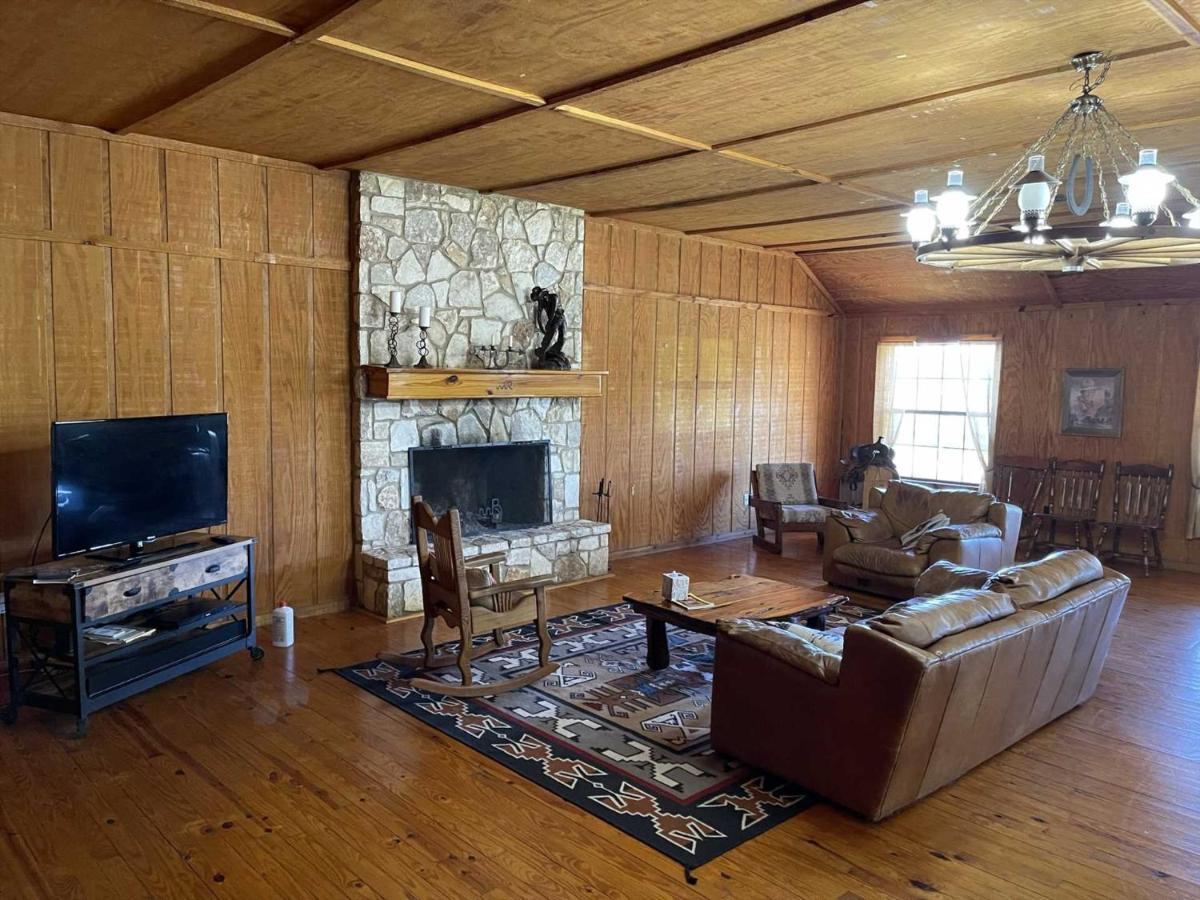 Tarpley West 1077 Guest Ranch - Retreat Bed & Breakfast エクステリア 写真