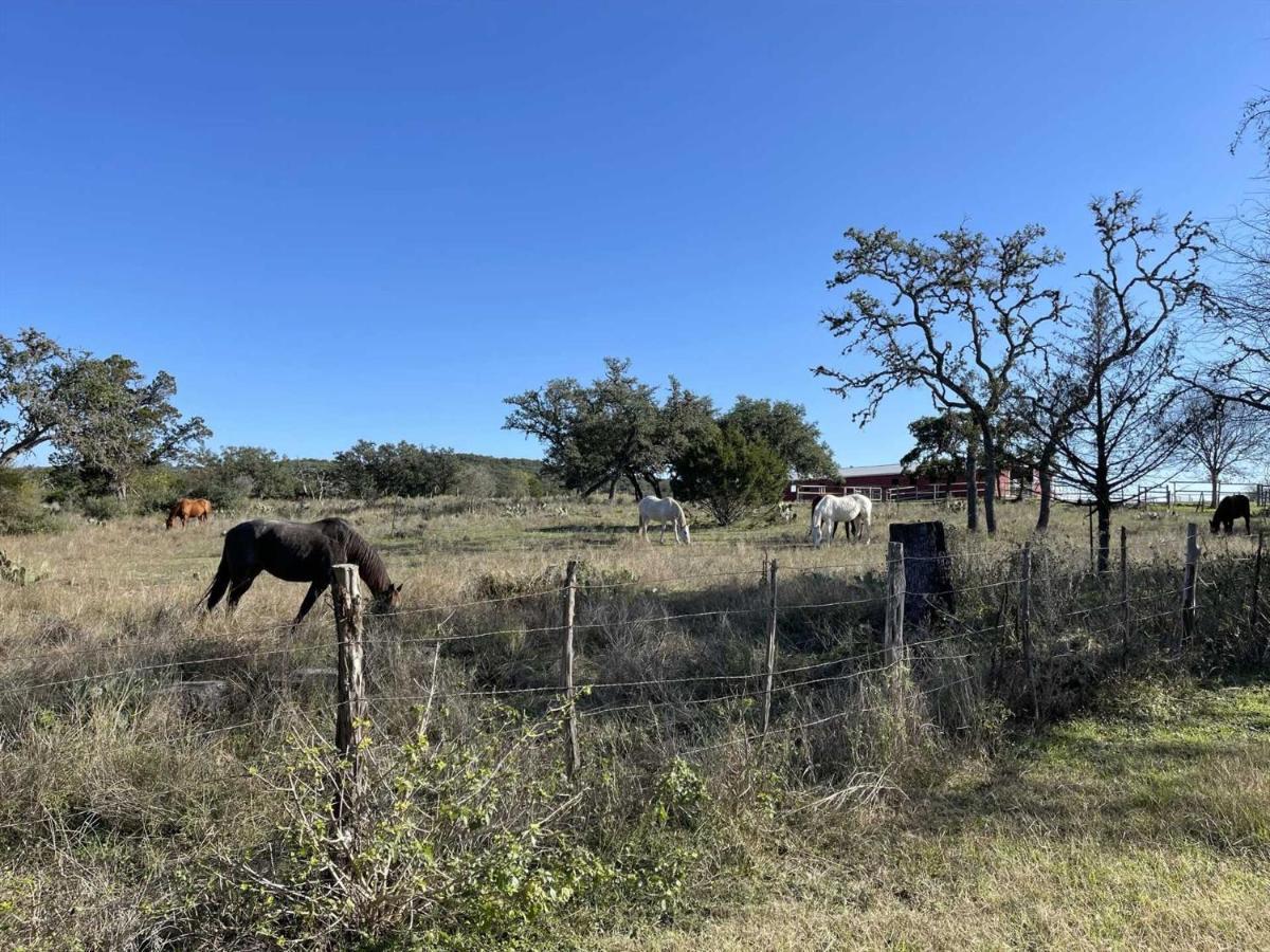 Tarpley West 1077 Guest Ranch - Retreat Bed & Breakfast エクステリア 写真