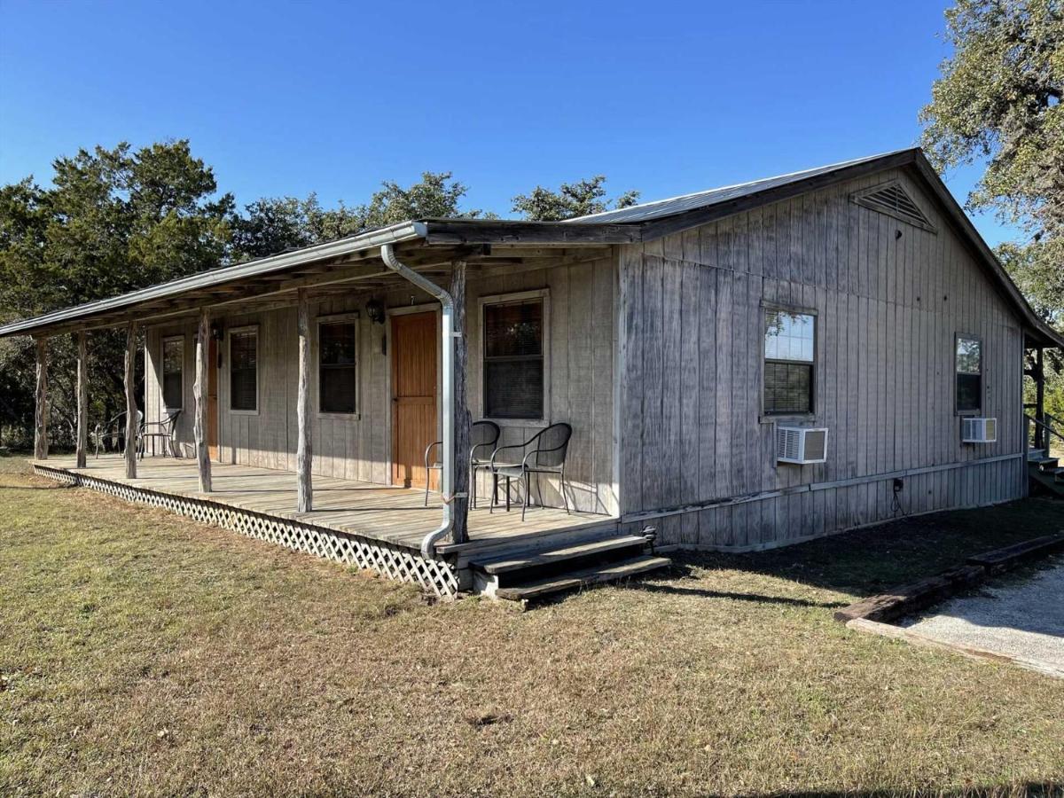 Tarpley West 1077 Guest Ranch - Retreat Bed & Breakfast エクステリア 写真